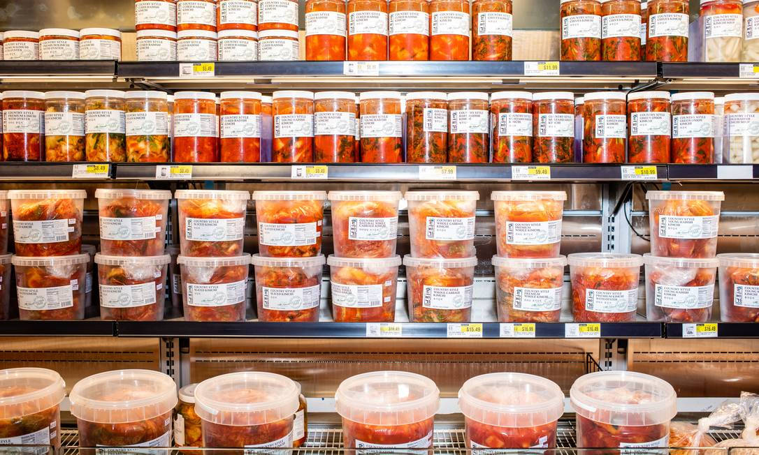 Leia mais sobre o artigo Consumo de alimentos fermentados, como iogurte e kombucha, pode reduzir níveis de inflamação, mostra estudo